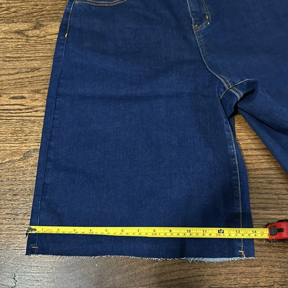 New York and Company Curvy Stretch High Rise 12-Inch Cut Off Blue Jean Shorts 16 - Picture 7 of 9